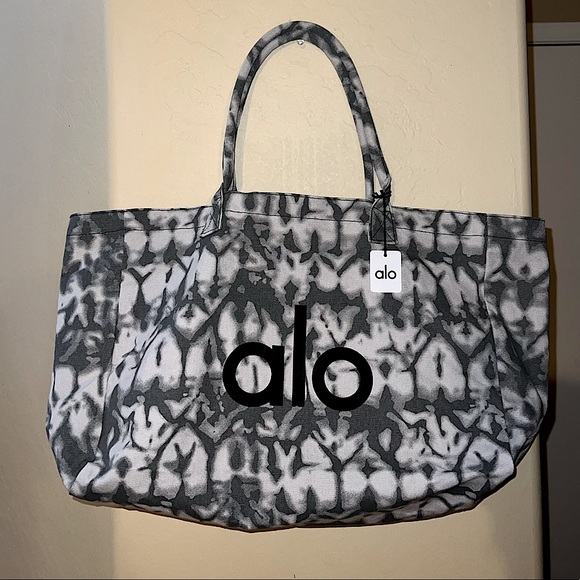NWT Alo Yoga Iconic Shopper Tote  Bag Gray Tiedye - Picture 3 of 6